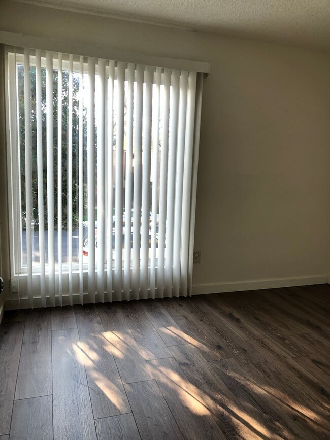 Building Photo - Southwest - Pinion Springs Townhome