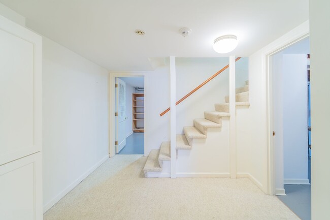 Building Photo - Enchanting Portland Heights 5BD House: You...