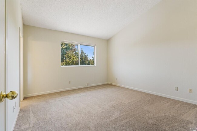 Building Photo - 7 Meridian Cir
