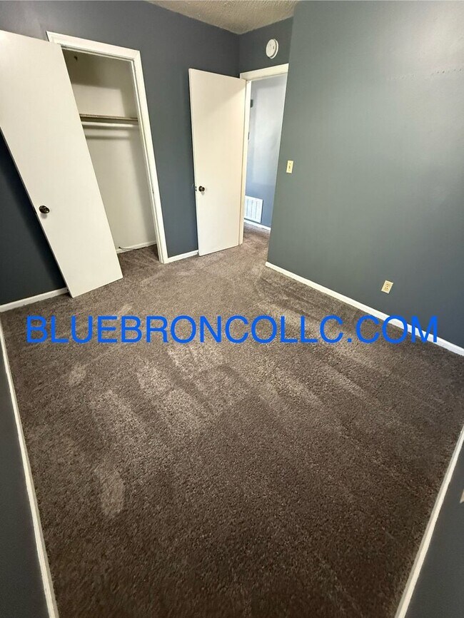 Building Photo - Cute 2 bedroom 1 bathroom home with 1 car ...