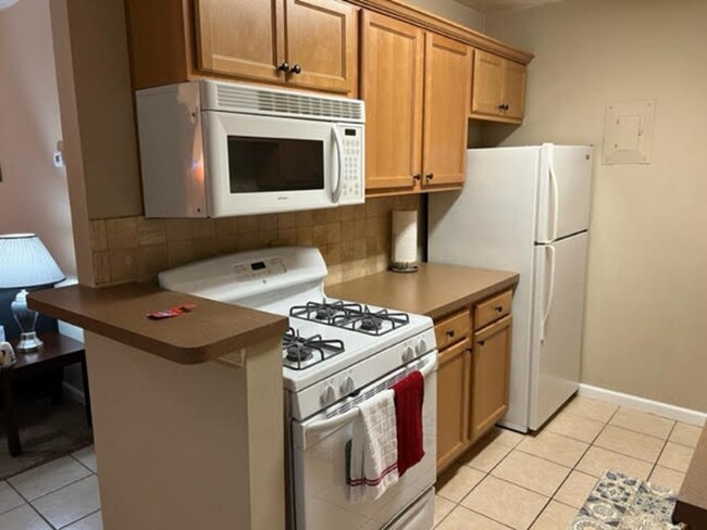 Building Photo - 1700 SW 16th Ct