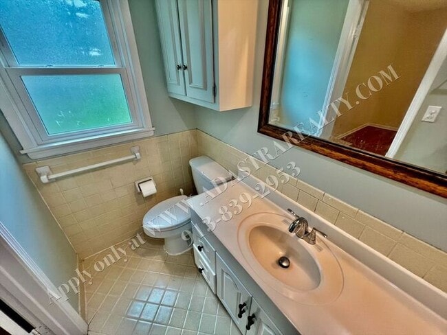 Building Photo - Lovely Home In Nall Hills-Available in AUGUST!