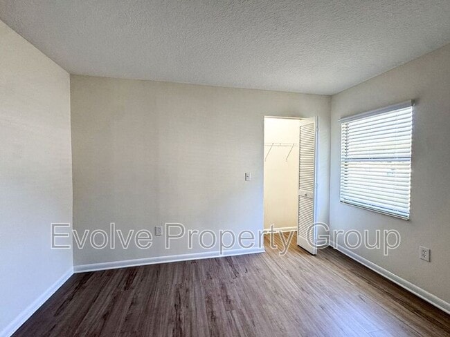 Building Photo - 10 Bren Mar Ln