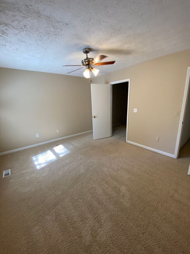 Building Photo - Charming Townhouse in East Cobb!