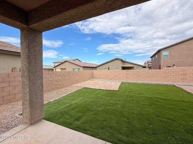 Building Photo - 7833 S Sugarbend Dr