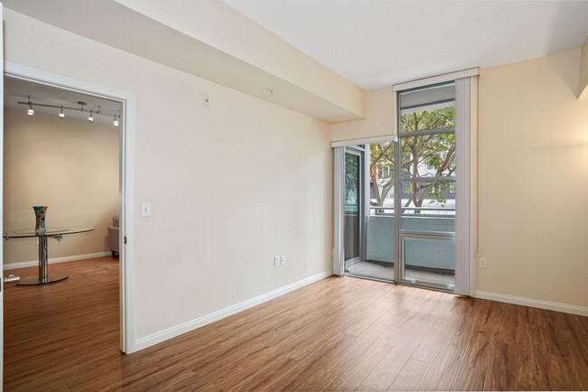 Building Photo - Gorgeous open, supersized 1/BR features a ...