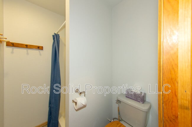Building Photo - 249 Miller Ln