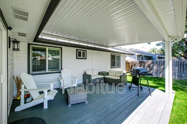Building Photo - 9025 W Lorinda Dr