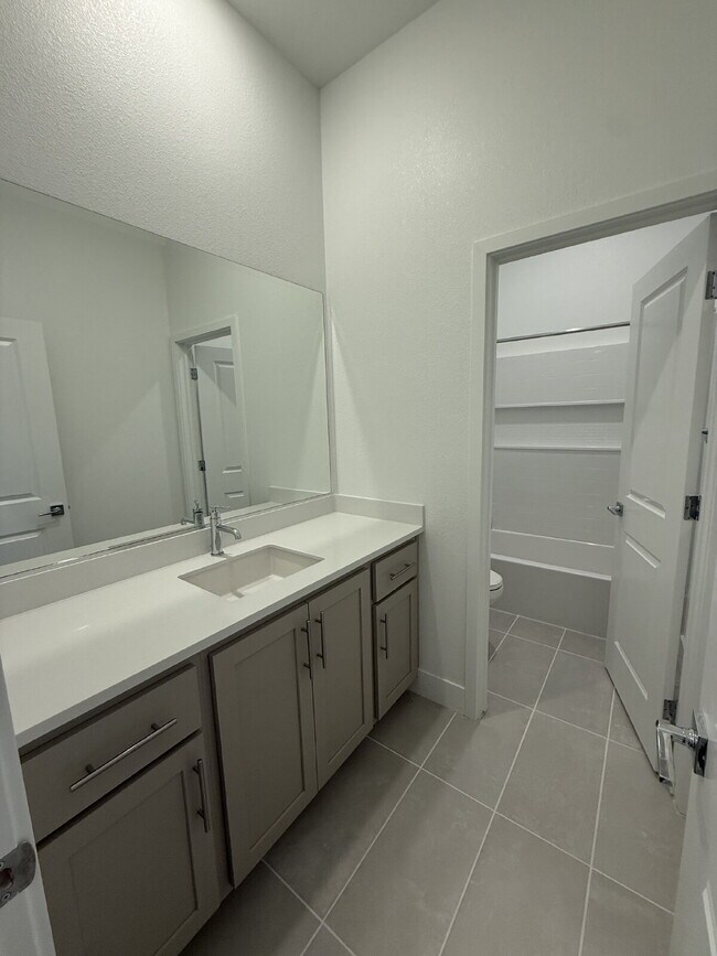 Building Photo - 8190 Lamplight Dr