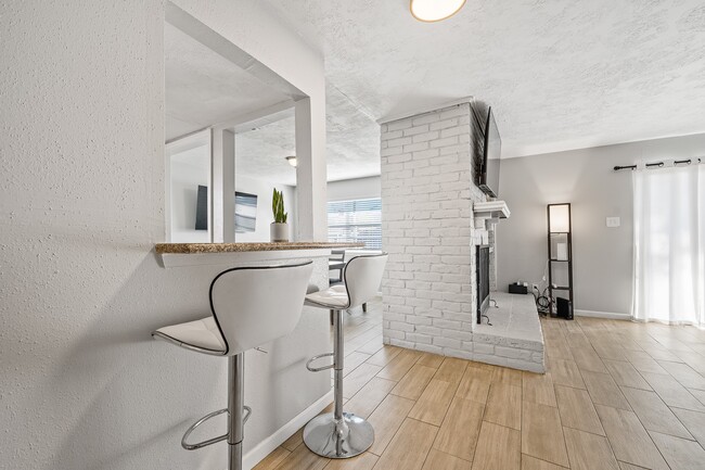 Building Photo - 9907 Towne Tower Ln