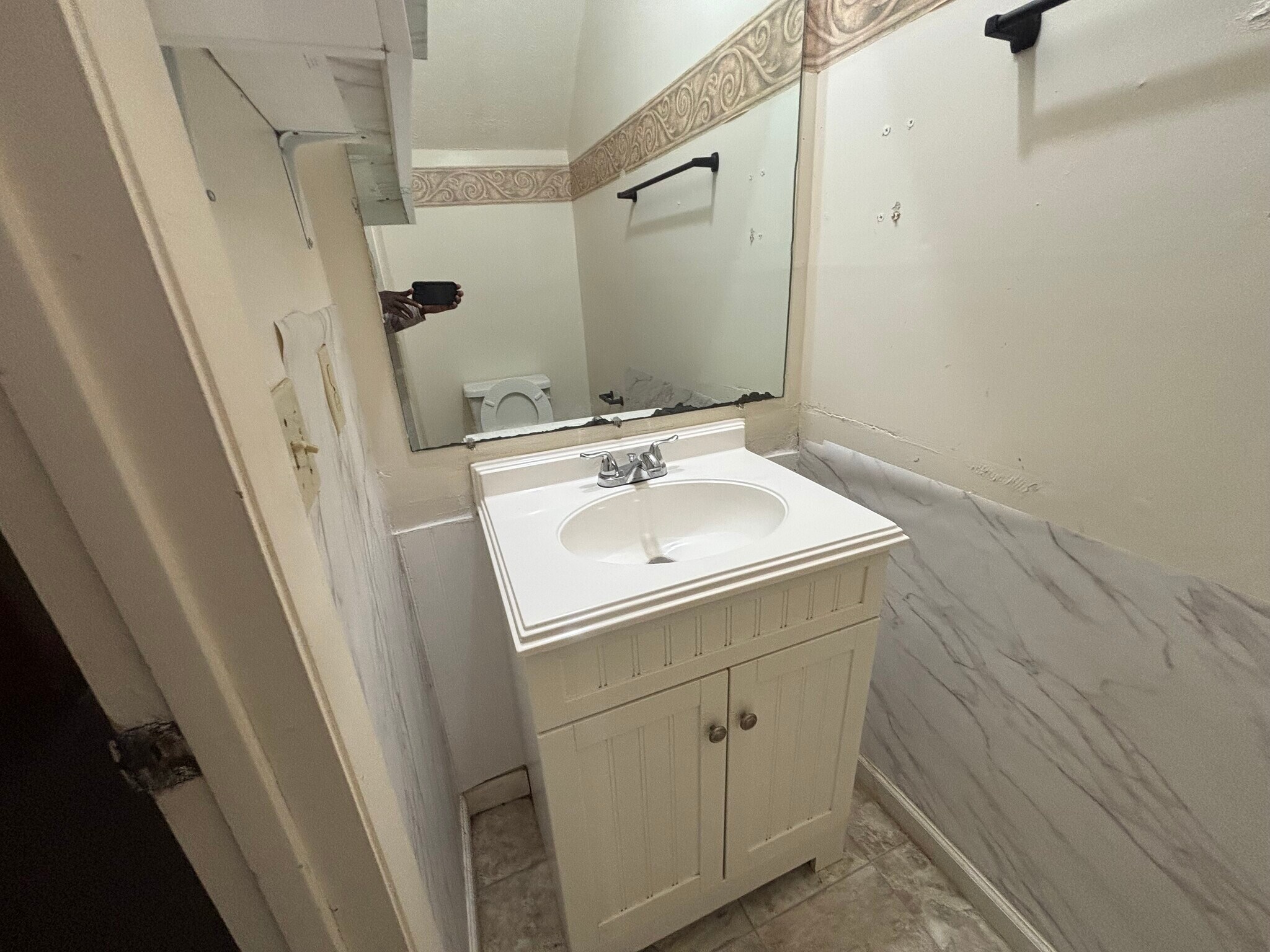 Building Photo - 256 N Berthe Ave