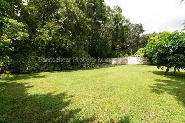 Building Photo - 423 Whispering Oaks Ct
