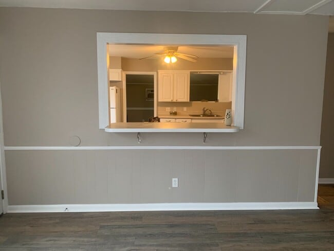Building Photo - HOME SWEET HOME... Close to Barksdale Air Force Base