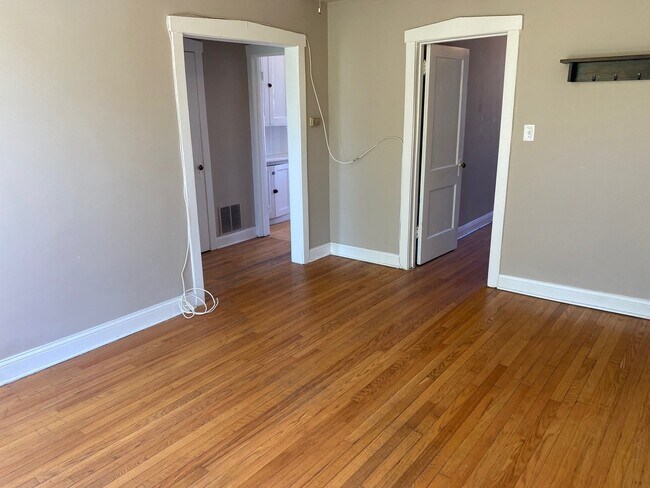 Building Photo - 3103 N Racine Ave