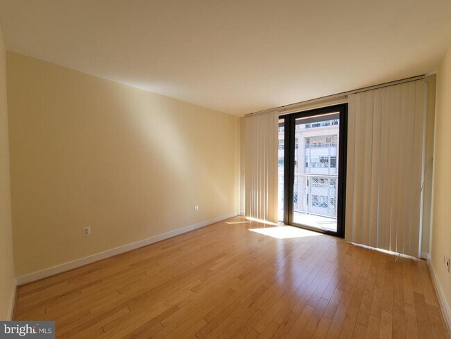 Building Photo - 631 D St NW