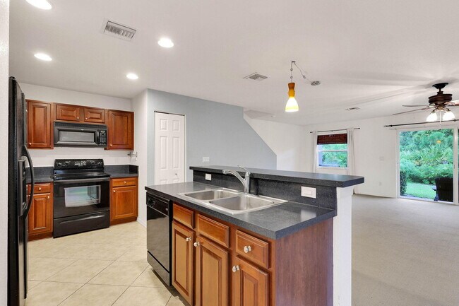 Building Photo - 2988 SE Lexington Lakes Dr