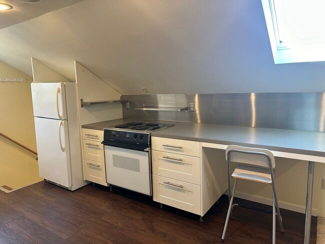 Building Photo - Updated 1 bed, 1 bath in Eugene!