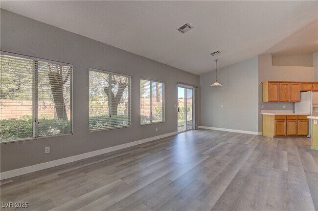 Building Photo - 7456 Oatman Ln