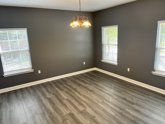 Building Photo - 6005 Fiori Dr