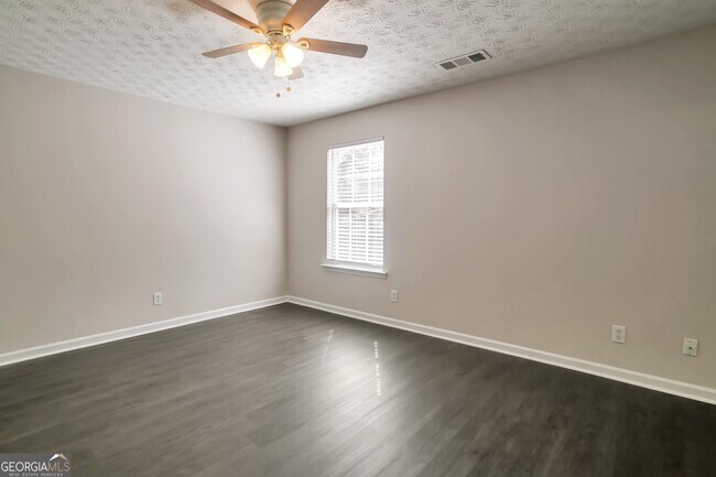 Building Photo - 1001 River Plantation Dr