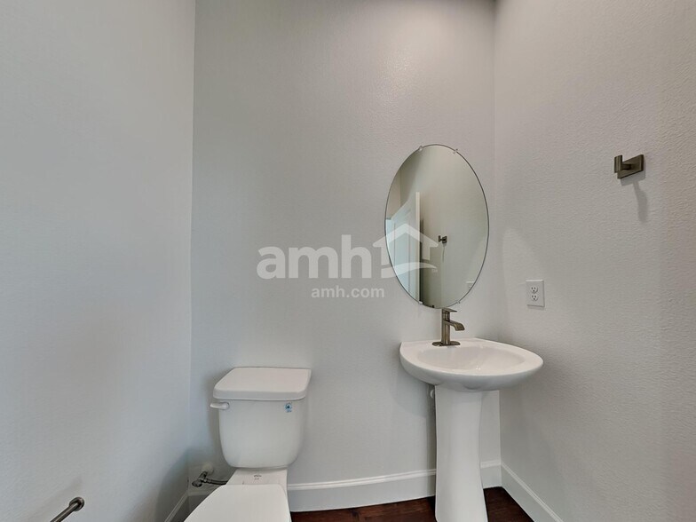 Building Photo - 284 Yasmin Daylily Pl