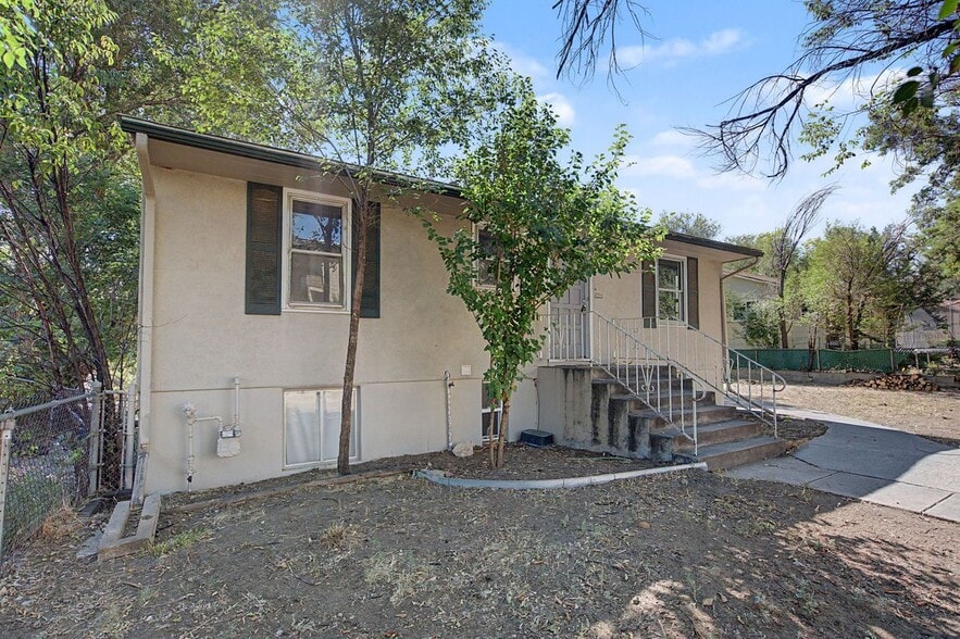Building Photo - 1121 Cooper Ave