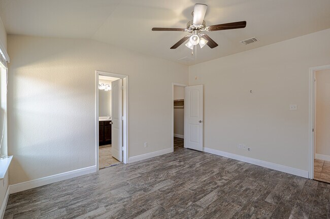Building Photo - 121 Hematite Ln