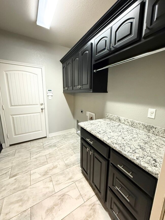 Building Photo - 7332 Kingsport Ln