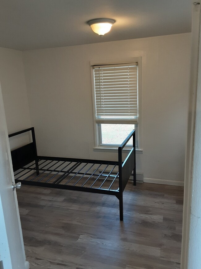 Building Photo - 13 Rock Ridge Ave