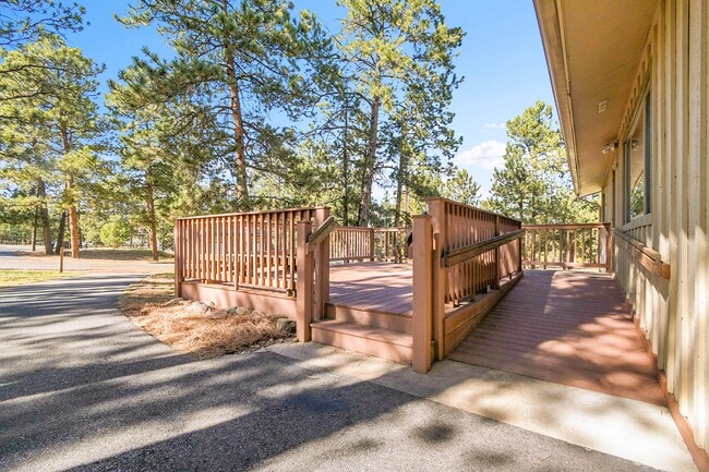 Building Photo - 27927 Circle Dr