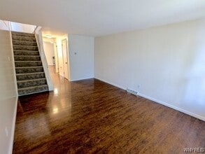 Building Photo - 7 Robin Rd