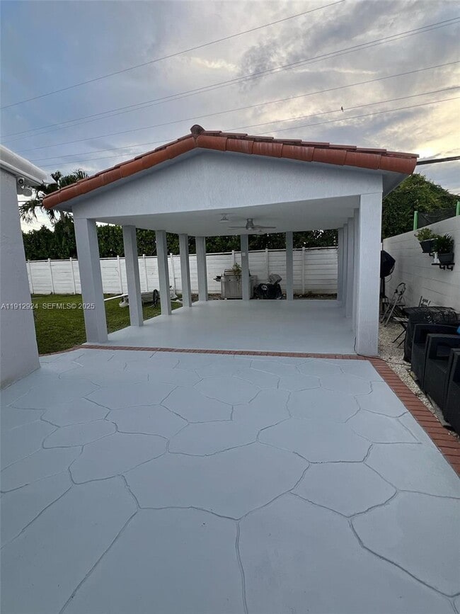 Building Photo - 1230 SW 86th Ct