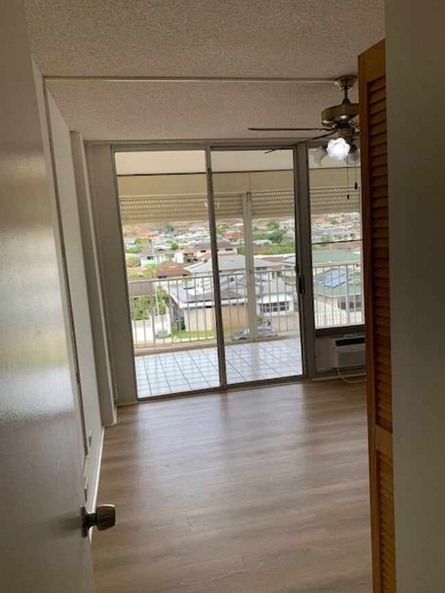 Building Photo - Lilikoi Building (Salt Lake) 1 bedroom, 1 ...