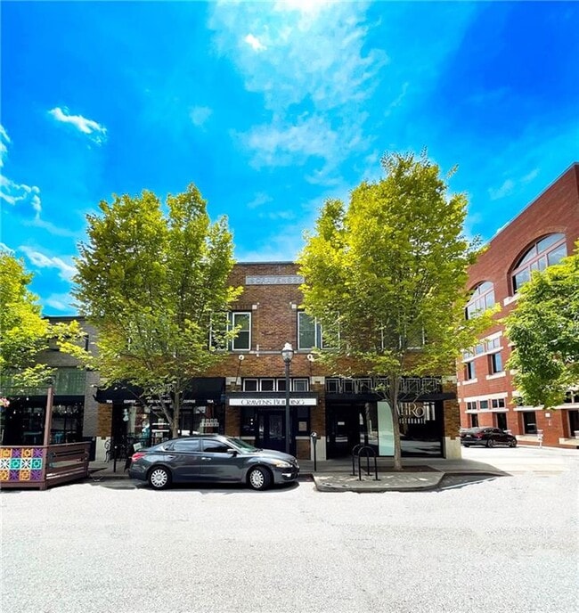 Primary Photo - 19 E Center St