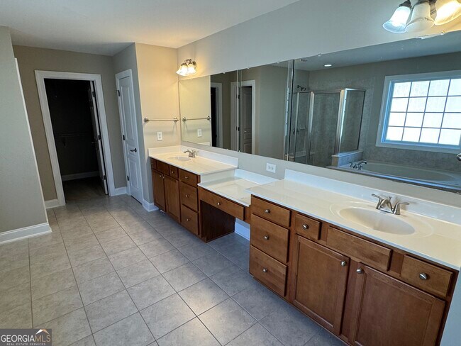 Building Photo - 7411 Redbud Loop