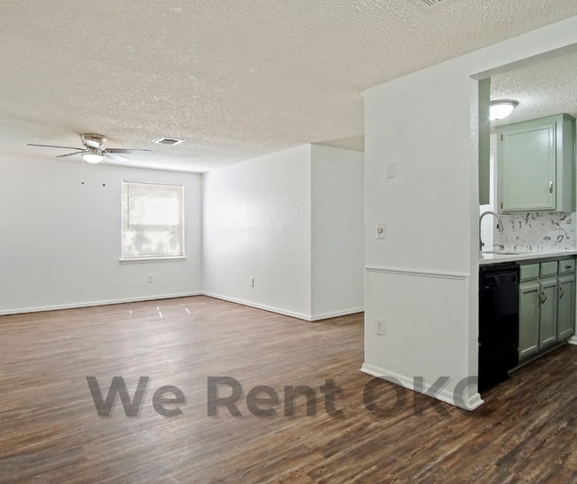 Building Photo - 7500 NW 113th Pl