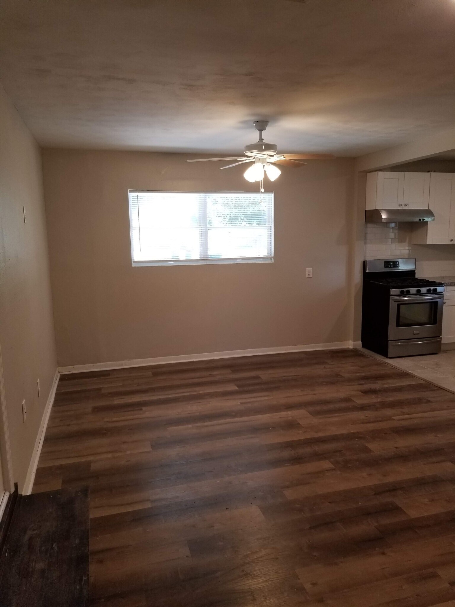 Living Room - 601 N Pruett St