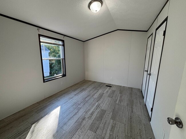 Building Photo - 44 Pineland Park Rd