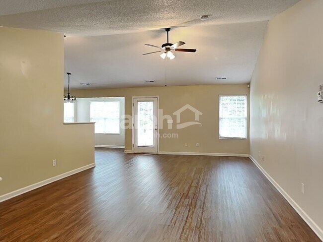 Building Photo - 3087 Canterbury Park Dr