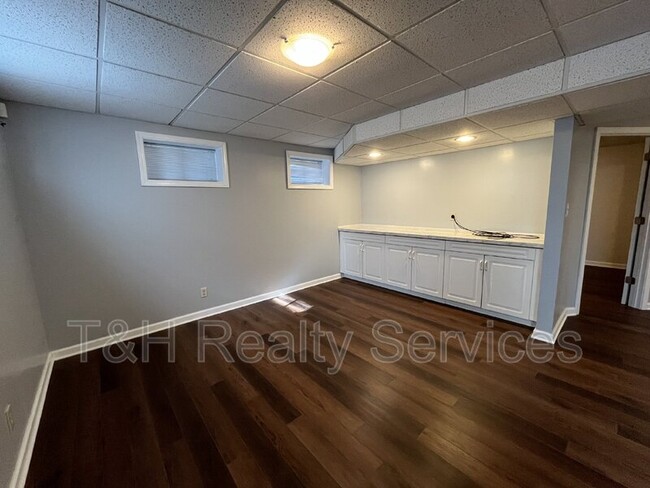 Building Photo - 6827 Antelope Dr