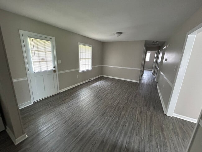 Building Photo - 3 bedroom, two bath home for rent