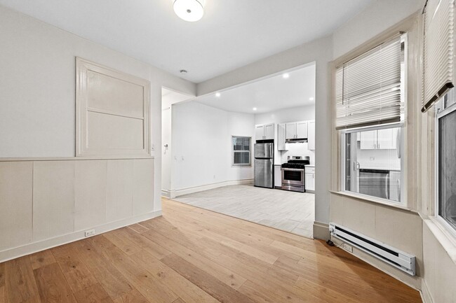 Building Photo - Renovated 2BD with In-Unit Laundry Availab...