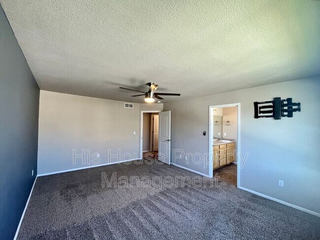 Building Photo - 842 Sunlight Peak Dr