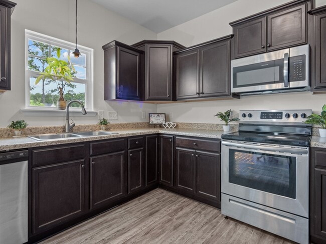 Building Photo - 251 Breakwater Dr