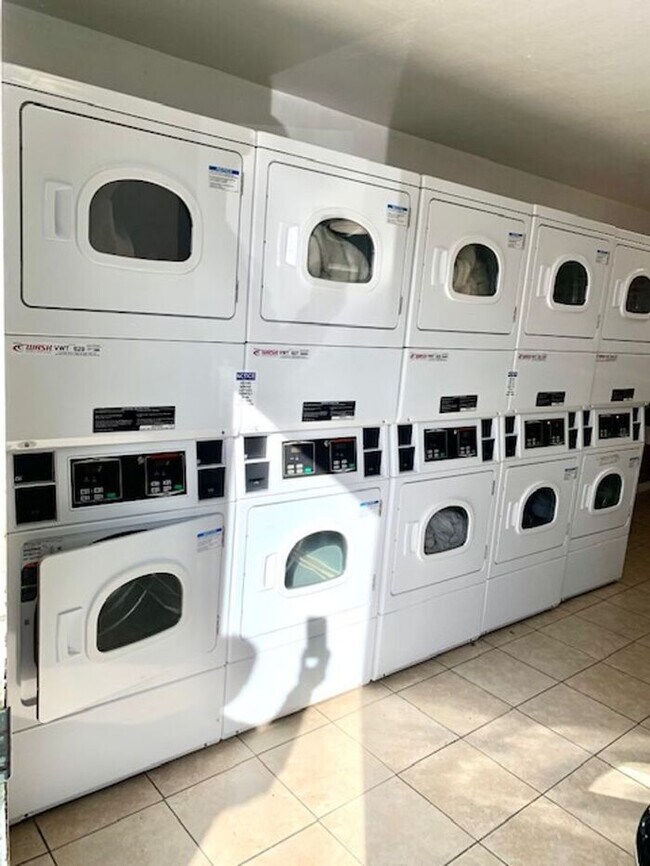 Building Photo - Nice 2 Bedroom 1 Bathroom Condo in Fairfield - AVAILABLE NOW!!