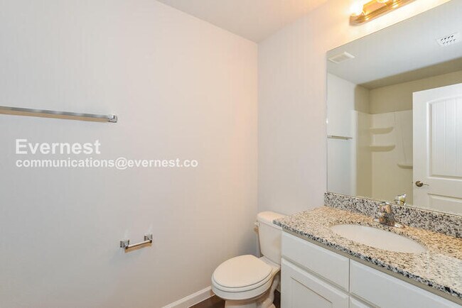 Building Photo - 5 Bed/3 Bath Home with Fenced Yard / Pet-friendly / Coming Soon!