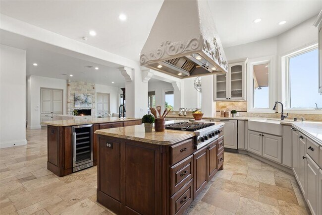 Building Photo - 4805 Mirador Dr