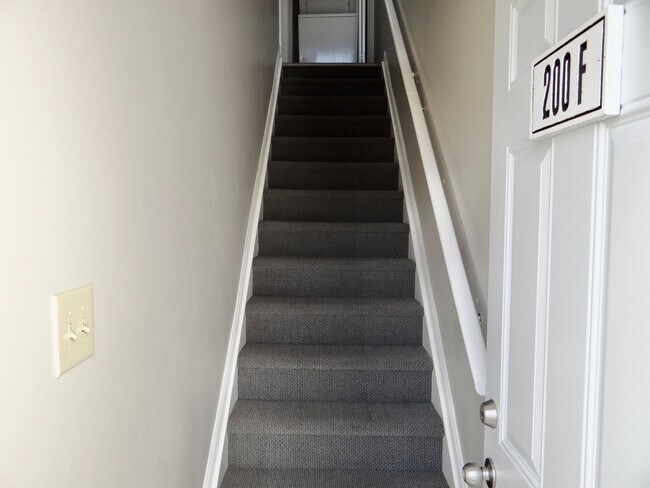 Building Photo - Rent Special w/ year lease- Beautifully Re...