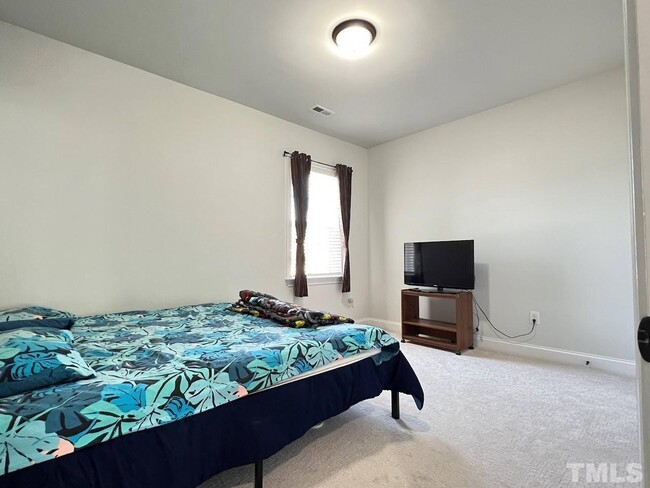 Building Photo - End Unit Luxary Townhome for Rent Apex