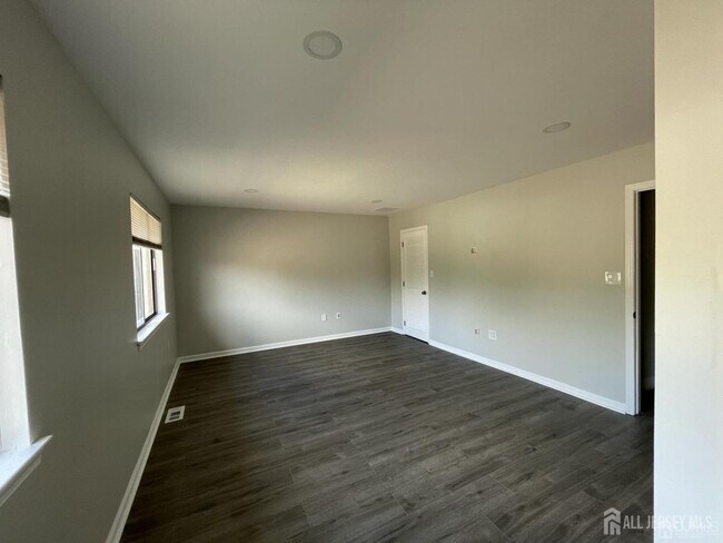 Building Photo - 42 Ashford Dr